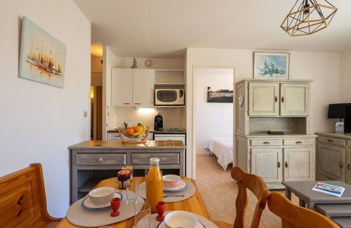 Pontaillac Apartment | Cosy apartment for 4 people with WIFI, TV, balcony, pets allowed and parking