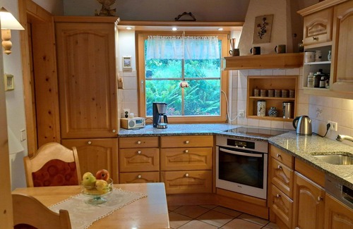 Maishofen Apartment | Cosy apartment for 5 people with WIFI, TV, patio, pets allowed and parking