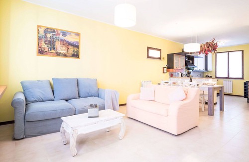 Pignone Apartment | Cosy apartment for 5 guests with WIFI, pool, TV, terrace and parking