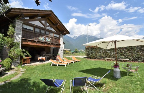 Prata Camportaccio Apartment | Cosy apartment for 5 guests with A/C, WIFI, TV, patio, pets allowed and parking