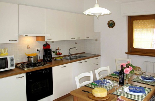 Santa Lucia Apartment | Cosy apartment for 5 guests with WIFI, TV, terrace and parking