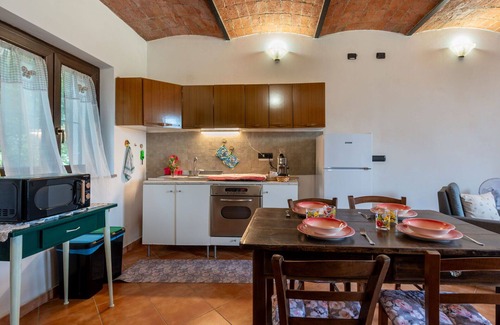 Calliano Apartment | Cosy apartment for 6 people with WIFI, patio, pets allowed, panoramic view and parking