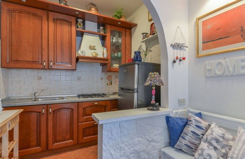 Pomonte Apartment | Cosy apartment for 6 guests with WIFI, A/C, TV, terrace and pets allowed