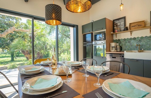 La Crau Apartment | Cosy apartment for 6 people with private pool, WIFI, TV and patio