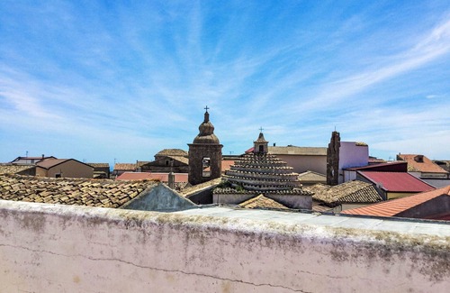 Strongoli Apartment | Cosy apartment for 7 people with WIFI, patio, pets allowed and parking