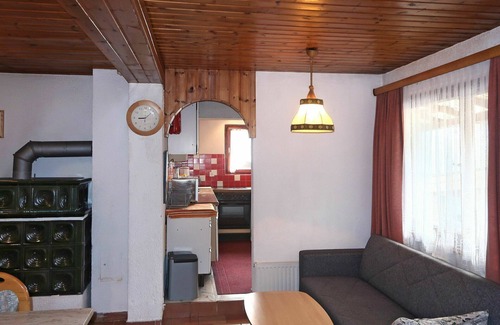 Imst Apartment | Cosy apartment for 8 guests with WIFI, TV, terrace, pets allowed and parking