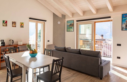 Verceia Apartment | Cosy apartment for 8 people with WIFI, TV, patio and parking