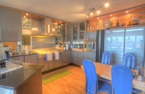 Ayent Apartment | Cosy apartment for 8 people with hot tub, TV and balcony