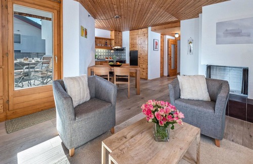 Lenzerheide Apartment | Cosy apartment for 4 people with TV and balcony
