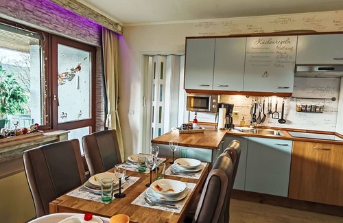 Niedersfeld Apartment | Cosy apartment for 5 guests with WIFI, TV, balcony and parking