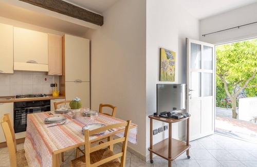Gazzelli Apartment | Cosy apartment for 12 people with WIFI, pool, balcony, pets allowed, panoramic view and parking