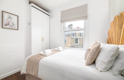 Harrow Road Apartment | Cosy Apartment in Queens Park