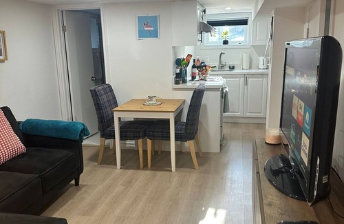 Upper Beaches Apartment | Cosy Apartment in Upper Beaches, Toronto