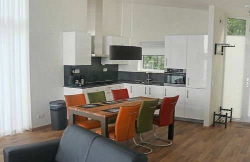 Eelderwolde Villa | Cosy apartment in villa for 6 guests with WIFI, TV, terrace and parking