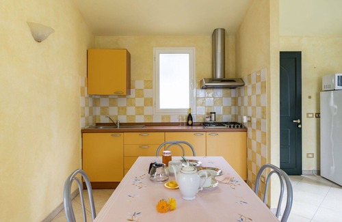 Costa dʼOneglia Villa | Cosy apartment in villa for 4 guests with A/C, WIFI, patio, pets allowed and parking