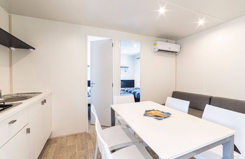 Zona XXXIV Casal Palocco House | Cosy apartment in villa for 6 guests with pool, A/C, WIFI, TV, terrace, pets allowed and parking