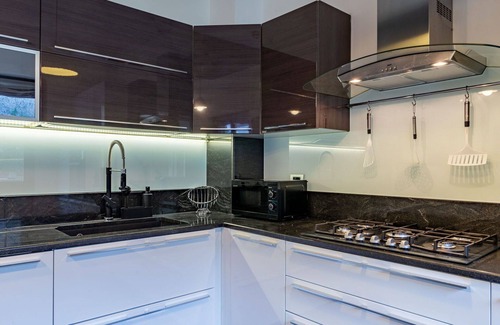 Novate Mezzola Apartment | Cosy apartment for 6 guests with WIFI, TV, patio, pets allowed and parking