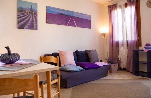 Montagnana Apartment | Cosy Apartment “Le Cà De Boron Jasmine Apartment” near Historical Centre with Wi-Fi & Garden; Parking Available