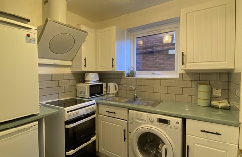 Swanscombe Apartment | Cosy apartment near Bluewater Shopping Centre. Pet Friendly!
