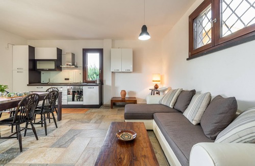 Chia House | Cosy Apartment Villa Fico with Terrace, Garden & Air Conditioning; Parking Available, Pets Allowed