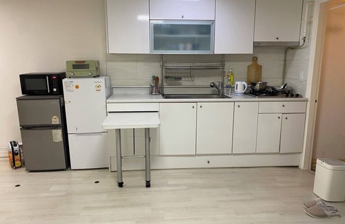 Guro-dong Apartment | Cosy Apertment with Great Home Office Room, 5 mins near Subway, Market, Cafe.