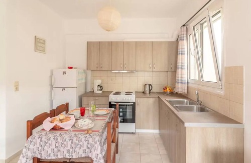 Stalida Apartment | Cosy apt, stunning mountain view, 5 min to the beach