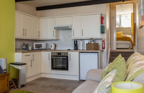 Sandsend Apartment | Cosy Beachside Apartment, Spectacular Views in Picturesque Village.