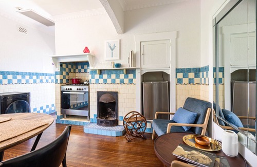 St Kilda West Apartment | Cosy beachside apartment with access to 50m2 terrace.