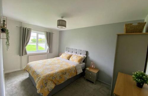 Hundleton House | Cosy bungalow in countryside village near coast