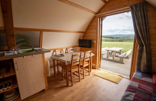 Trefeglwys Cabin | Cosy Cabin with Hot Tub in the Welsh Countryside