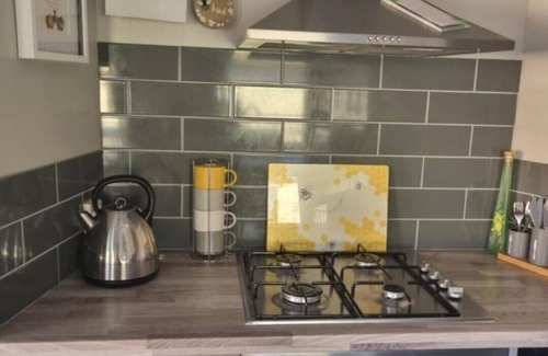 Llanrhystud House | Cosy caravan on championship golf course, ideal for a relaxing break
