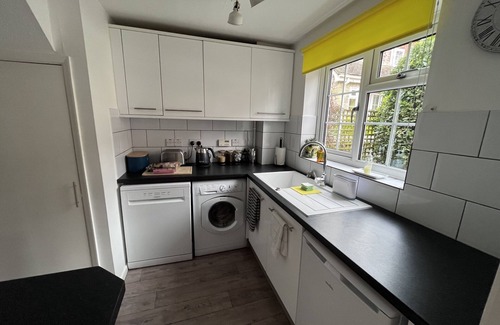 Shaftesbury Cottage | Cosy central Shaftesbury 2 bed cottage with Parking