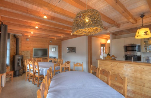 Morillon Ski Chalet | Cosy chalet, 8 bedrooms, 8 showers rooms, access to slopes and shops by foot