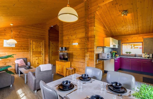 Gramsbergen Ski Chalet | Cosy chalet on versatile holiday park