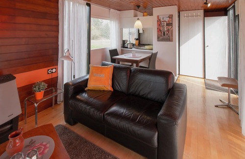 Ootmarsum Ski Chalet | Cosy chalet with gas fireplace in Twente