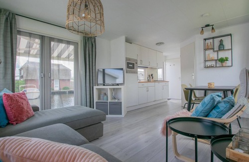 Municipality of Stichtse Vecht Boat Rental | Cosy chalet with jetty