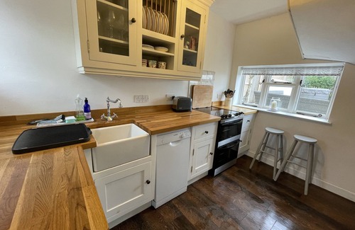 West Mersea House | Cosy Coastal 2-Bedroom Cottage with Hot Tub & Log Burner