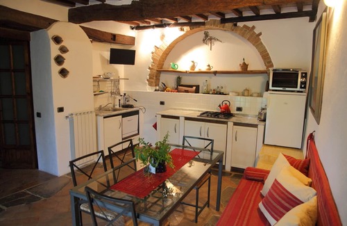 Radicondoli Apartment | Cosy & Comfy Apartment with private Terrace, Pool and Garden