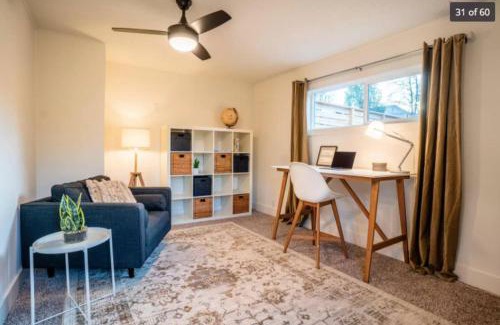 Redding Apartment | Cosy condo with modern kitchen, spacious lounge and private garden