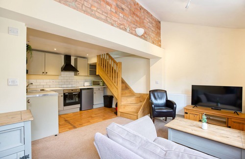 Bridgwater Apartment | Cosy Contained Riverside 1bed - 2 Floors - Parking