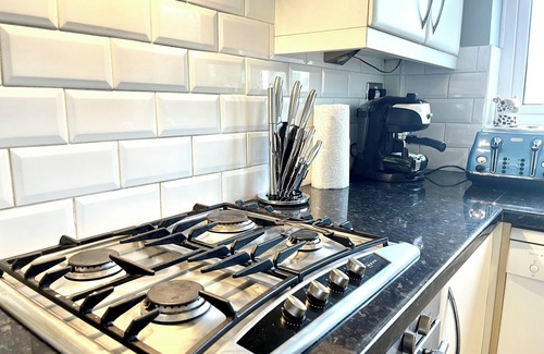 Bishop's Stortford House | Cosy & Convenient 4 Bedroom House in Bishops Stortford, near Stansted Airport.