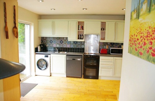 Tramore House | Cosy & convenient beach retreat