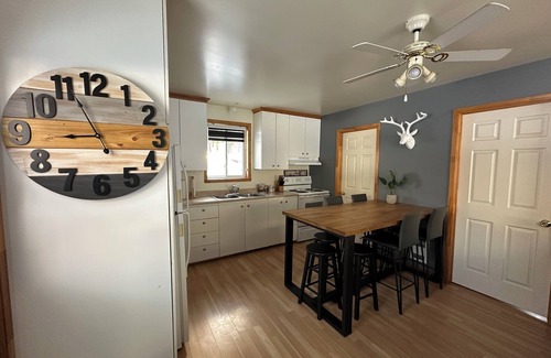 Chute-Saint-Philippe Ski Chalet | Cosy cottage in the heart of nature with stream, footbridge and private island