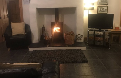 Lisburn Cottage | Cosy Cottage 20 min Belfast/accessible for main tourist sites, WiFi, Parking