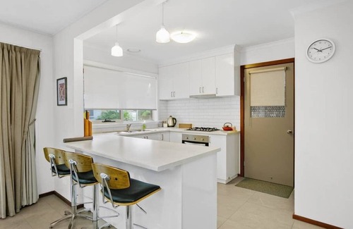 Korumburra Apartment | Cosy Cottage 2BR Apartment with Private Outdoor Areas