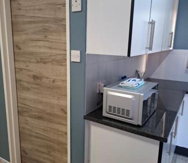 Francistown Apartment | Cosy Cottage 3