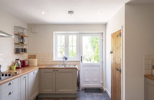 Buckland Newton Cottage | Cosy cottage in a pretty village with a pub at the end of the garden!