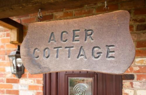 Chichester House | Cosy Cottage in Beautiful South Downs Walk 2 Pub