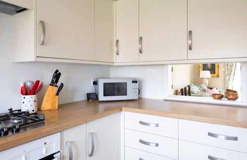 Chichester House | Cosy Cottage in Heart of South Downs