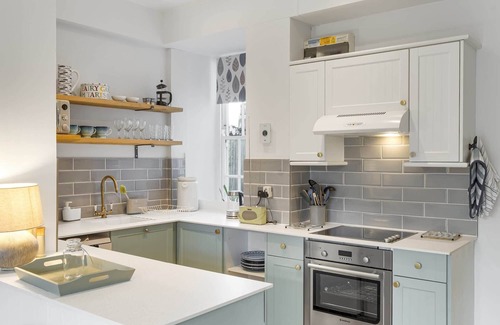 Newquay City Centre House | Cosy Cottage nr Bodmin Moor, Private Parking